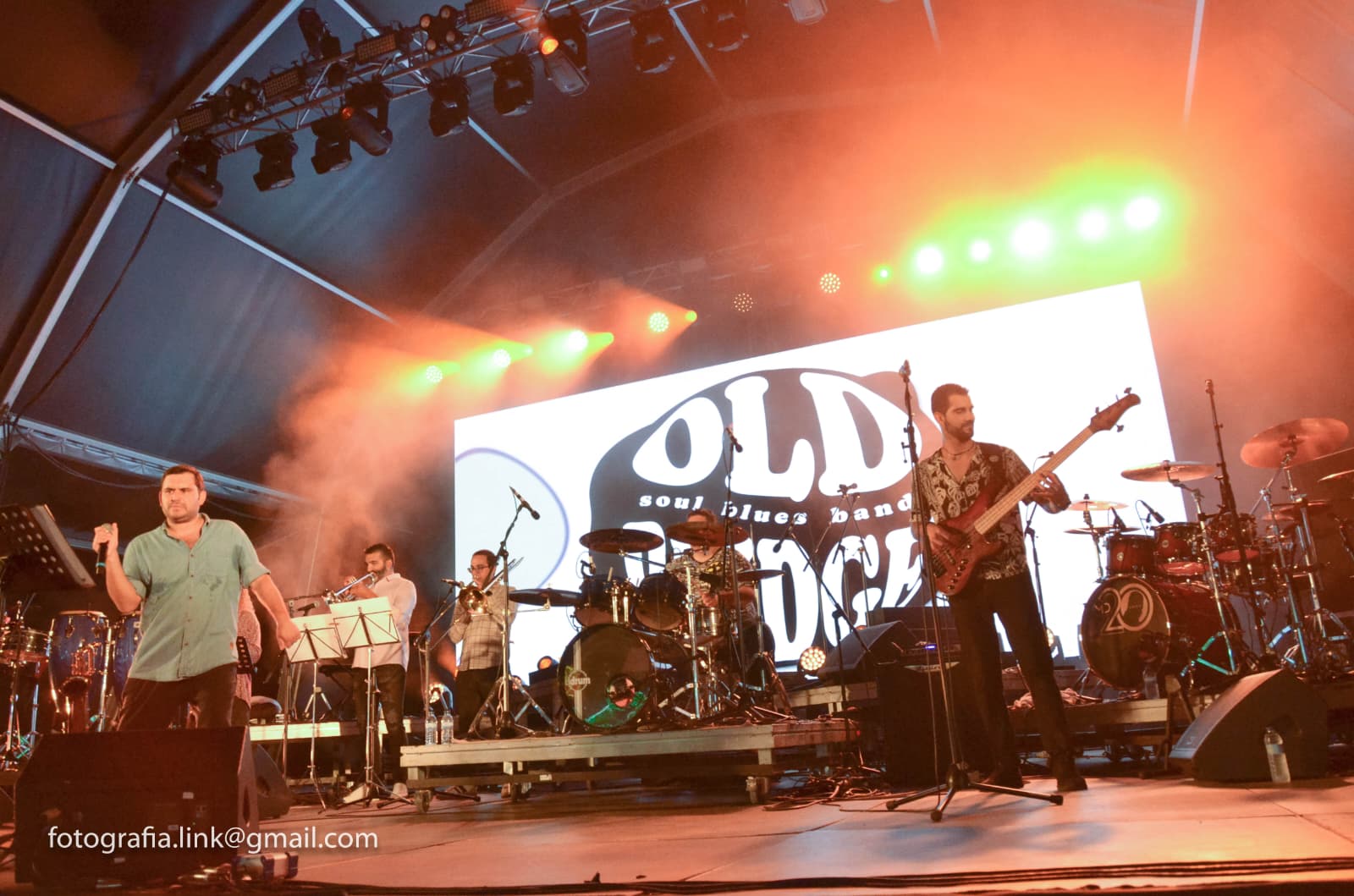 Público no concerto da Old Bridge